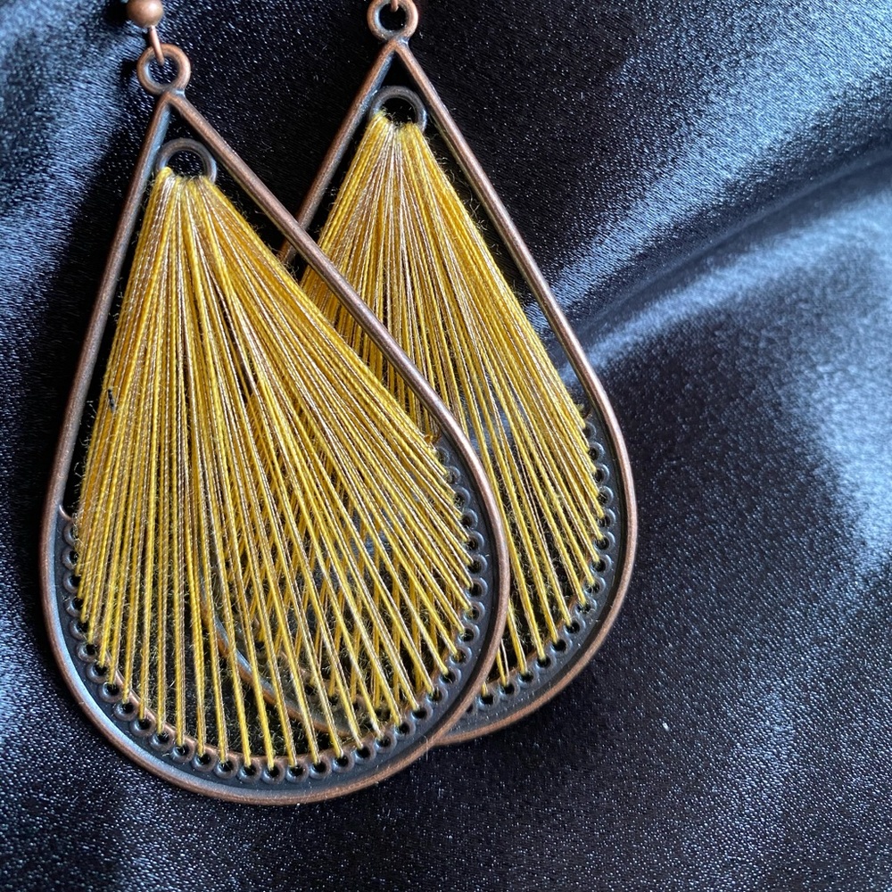Copper Strung Earring (Gold)